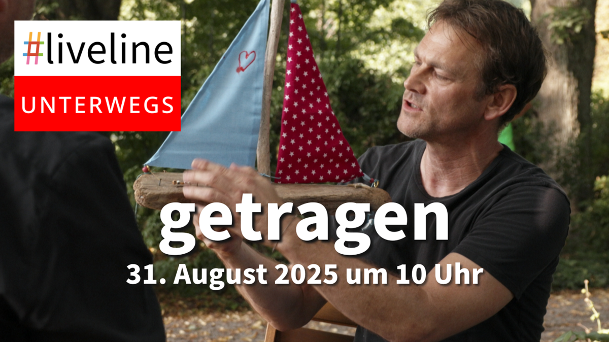 Vorschaubild für die unterwegs.Andacht. Zu sehen ist Pastor Jan Roßmanek mit einem selbst gebauten Kummerkutter. Diese bauen Trauernde bei Jan in einem Workshop in Hamburg.